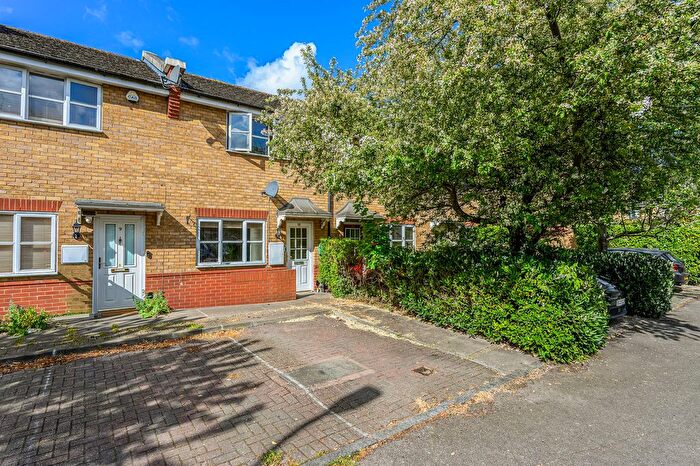 2 Bedroom Terraced House To Rent In Clarendon Close, Hackney, E9