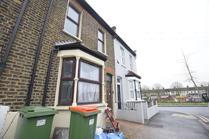 4 Bedroom Terraced House To Rent In Fabian Street, East Ham, E6