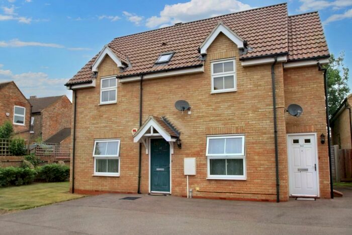 1 Bedroom Apartment To Rent In Appledore Road, Bedford, Bedfordshire, MK40