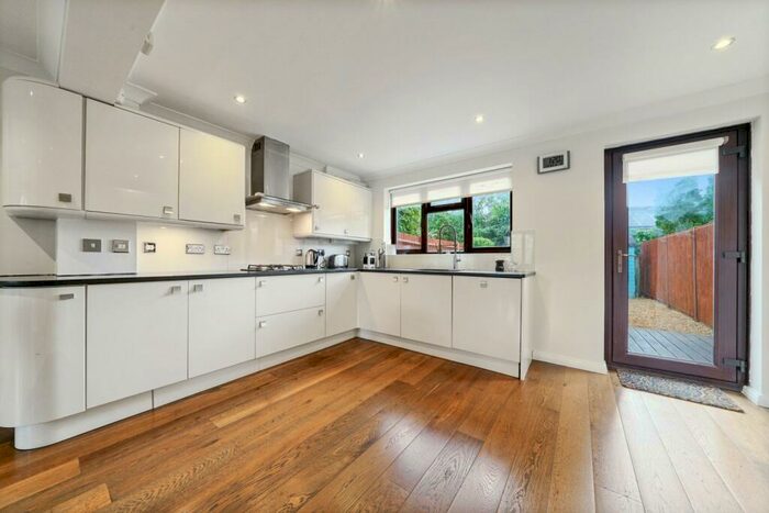 3 Bedroom House To Rent In Rosethorn Close, Balham, London, SW12