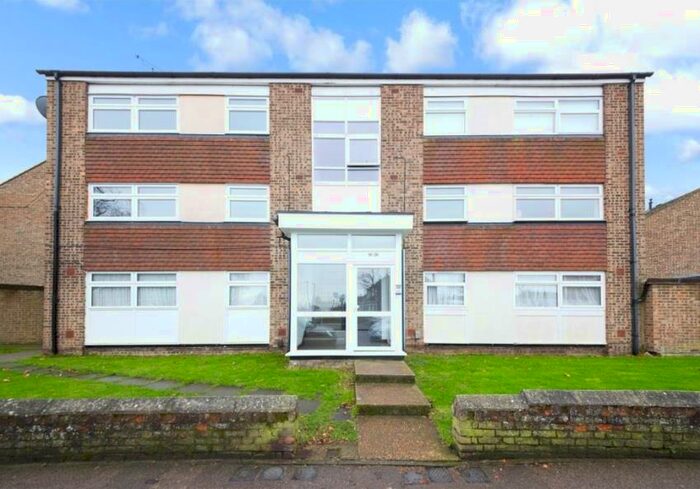 2 Bedroom Flat To Rent In Wakeley Road, Rainham, Gillingham, ME8