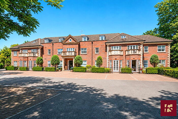 2 Bedroom Apartment For Sale In Wellesley Court, Dukes Ride, Crowthorne, RG45
