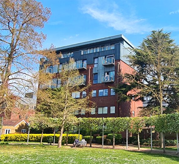 2 Bedroom Flat For Sale In Staines, Surrey, TW18
