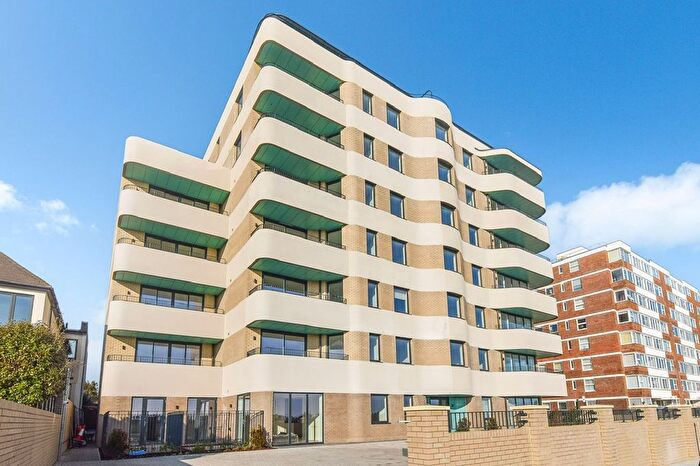 2 Bedroom Flat For Sale In Kingsway, Hove, BN3