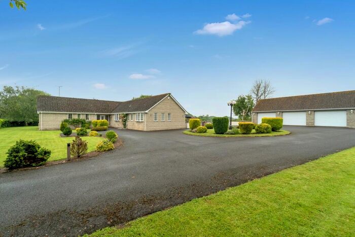 3 Bedroom Detached Bungalow For Sale In Brinsea Batch, Congresbury, Bristol, BS49