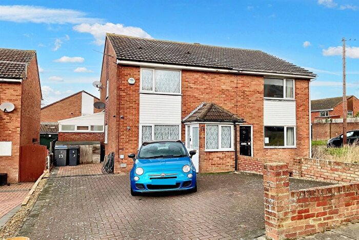 3 Bedroom Semi-Detached House For Sale In St. Edmunds Road, CT14