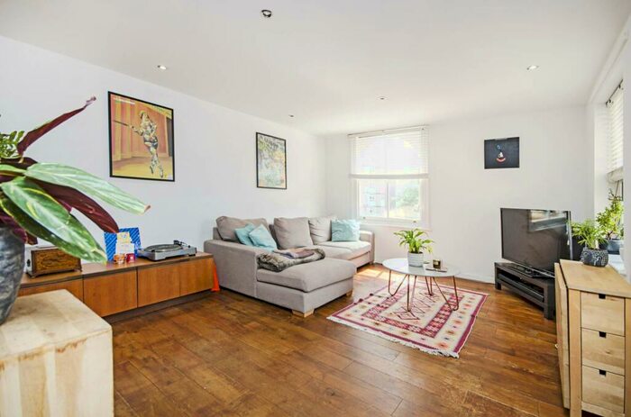 2 Bedroom Flat To Rent In Kenninghall Road, Lower Clapton, London, E5