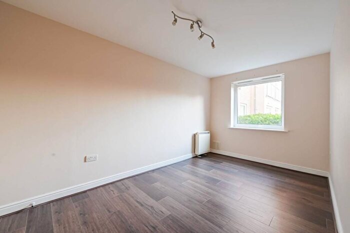 2 Bedroom Flat For Sale In Gean Court, London Square, Cline Road, London, , New Southgate, London, N11