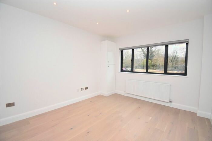 1 Bedroom Flat To Rent In Emerald House, A London Road, Newbury, Berkshire, RG14