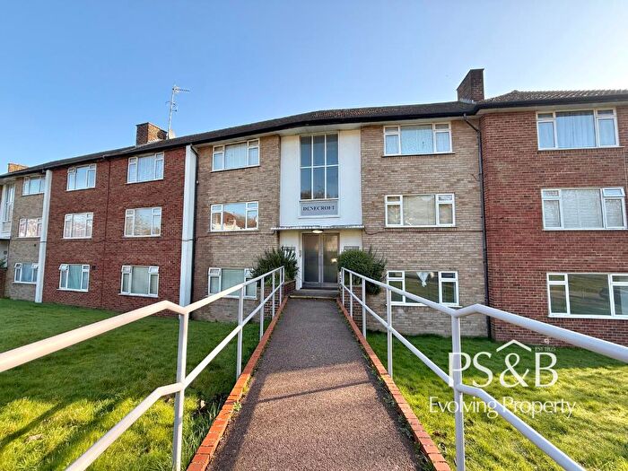 2 Bedroom Flat To Rent In Denecroft, Eldred Avenue, Brighton, BN1