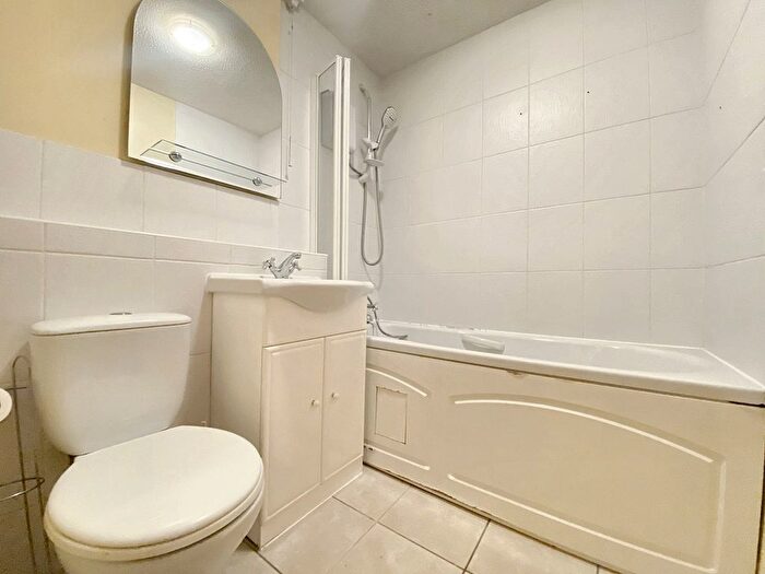 1 Bedroom Flat To Rent In Cumbrian Way, Uxbridge, UB8