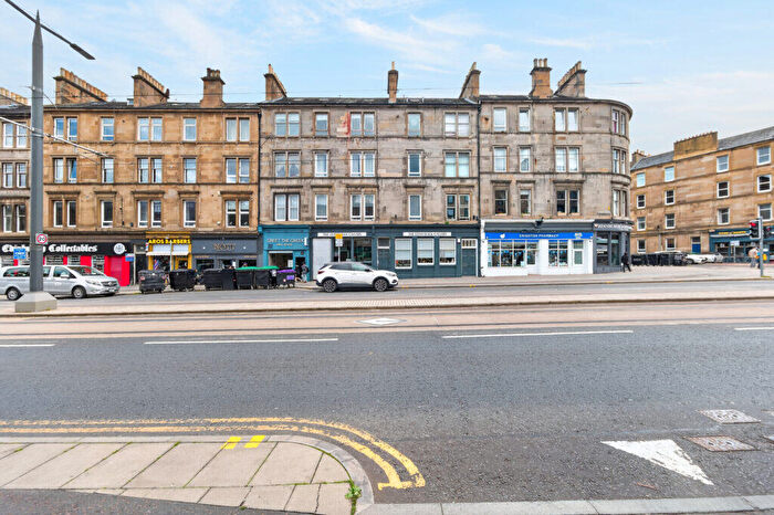 3 Bedroom Flat For Sale In / Crighton Place, Edinburgh, EH7