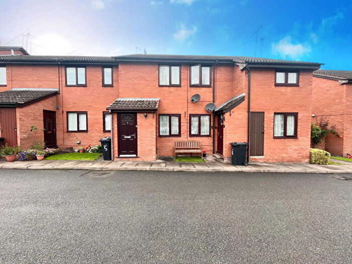 2 Bedroom Maisonette For Sale In Tansey Court, Birds Meadow, Pensnett, Brierley Hill, DY5