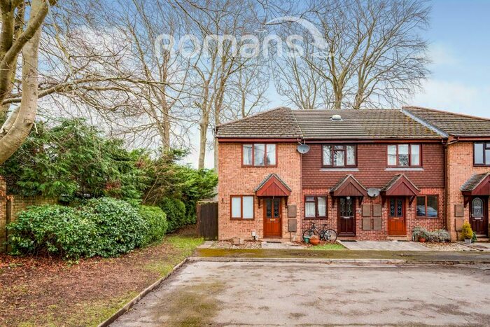 2 Bedroom End Of Terrace House To Rent In Lyndford Terrace, GU52