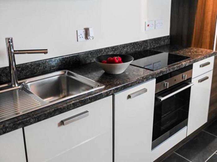 3 Bedroom Flat To Rent In Ninian Road, Roath, Cardiff, CF23