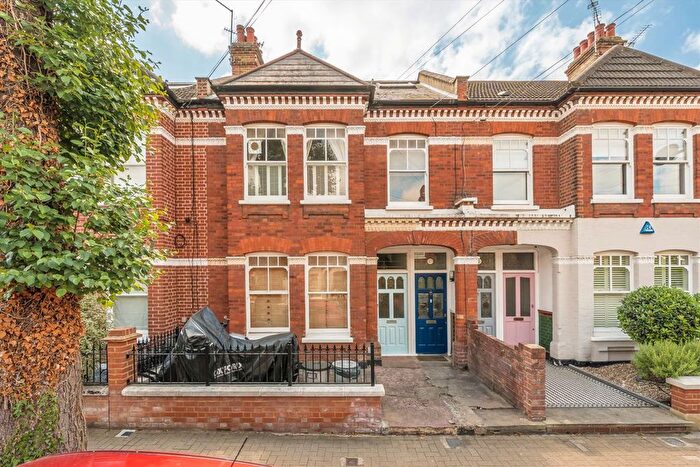 4 Bedroom Flat To Rent In Moring Road, Tooting, SW17