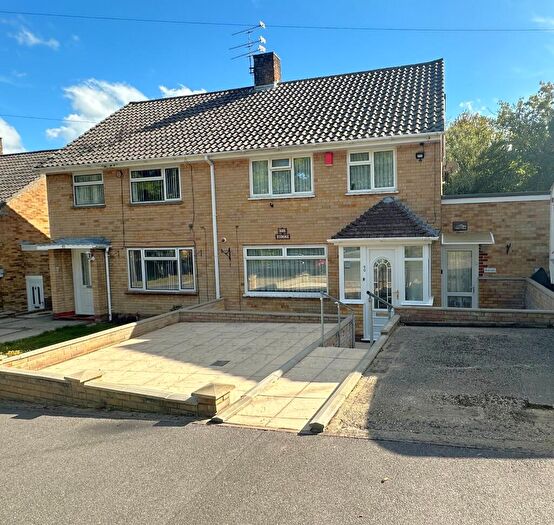 3 Bedroom Semi-Detached House For Sale In Rosebery Avenue, Hythe, SO45