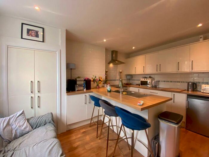 3 Bedroom Maisonette To Rent In Lynchford Road, Farnborough, GU14