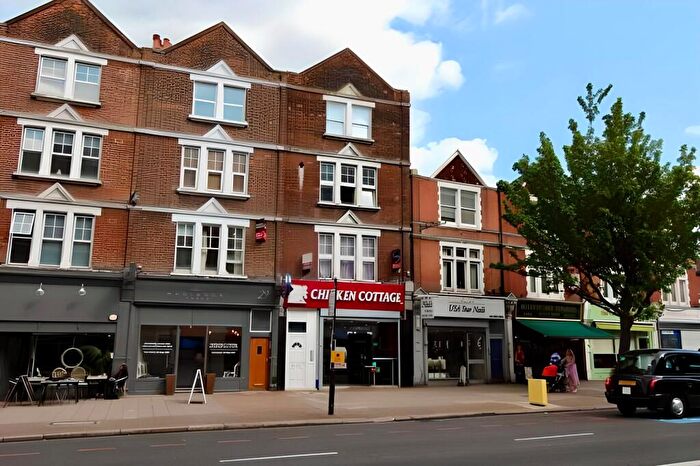 Flat For Sale In Balham Hill, London, SW12