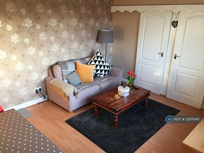 1 Bedroom Flat To Rent In Old Hall Court, Sale, M33