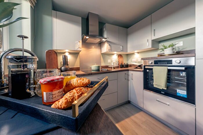 2 Bedroom Flat To Rent In Aylesbury, HP20