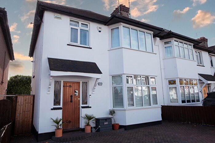 3 Bedroom Semi-Detached House For Sale In Ambleside Drive, Southend-On-Sea, SS1