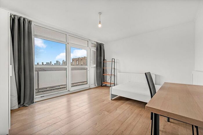 2 Bedroom Flat To Rent In Dorrington Point, Bromley High Street, E3