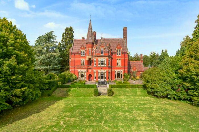 10 Bedroom Detached House For Sale In Clapham Park, Clapham, Bedford, MK41