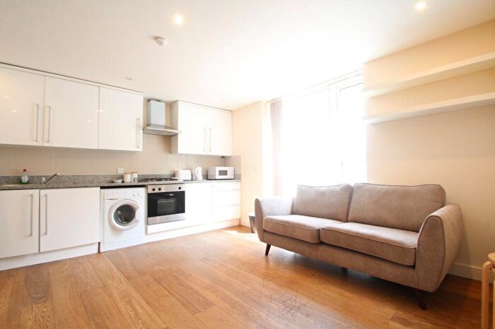 2 Bedroom Apartment To Rent In High Street, Crouch End, London, N8