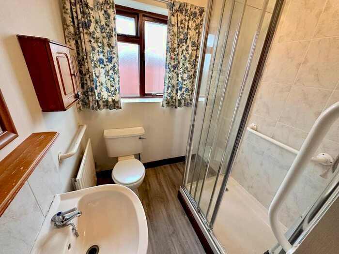2 Bedroom Semi-Detached Bungalow For Sale In St. Edmunds Court, Grantham, NG31