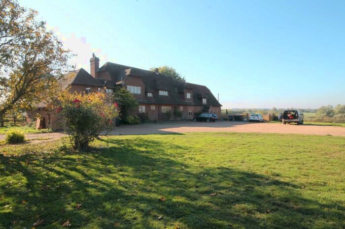 4 Bedroom Semi-Detached House To Rent In Ilmer, Princes Risborough, HP27