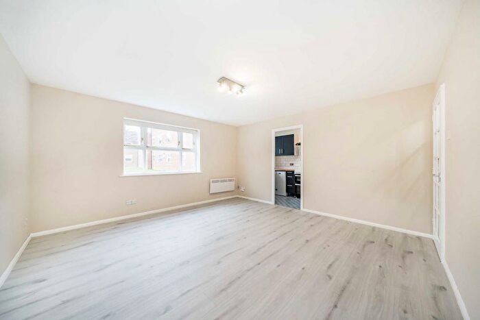 1 Bedroom Flat To Rent In Molyneux Drive, London, SW17