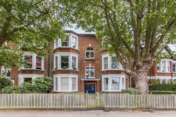 2 Bedroom Flat To Rent In Bonneville Gardens, London SW4