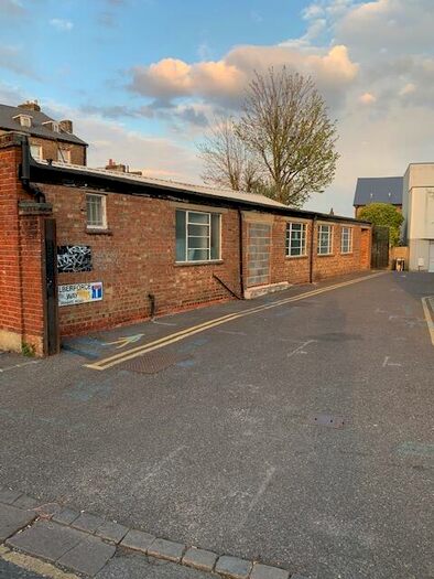 Detached House To Rent In Cargreen Road, London, SE25