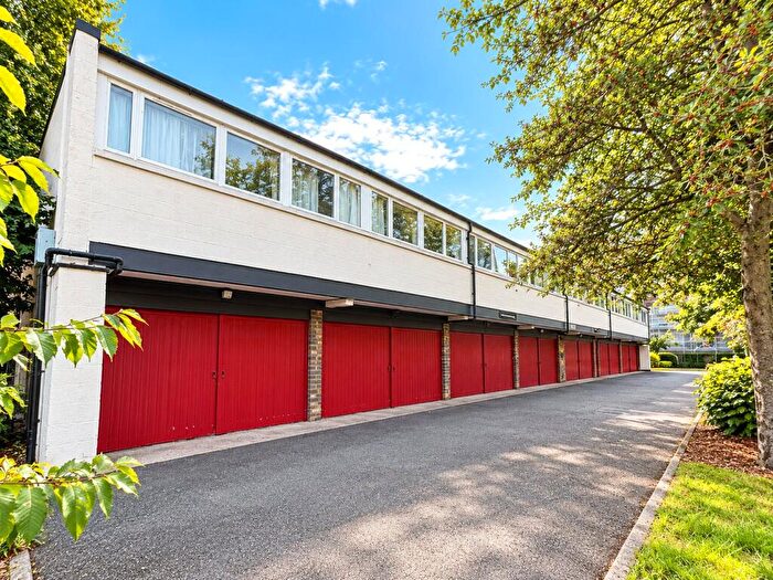 2 Bedroom Flat For Sale In Combe Avenue, London, SE3