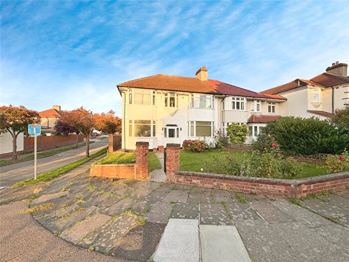 6 Bedroom Semi-Detached House For Sale In Hollingbourne Avenue, Bexleyheath, DA7