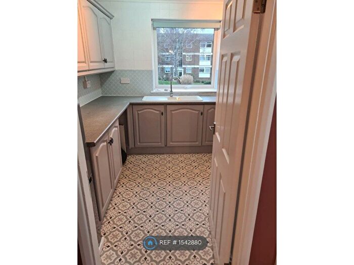 2 Bedroom Flat To Rent In Pine Lodge, Maidstone, ME16