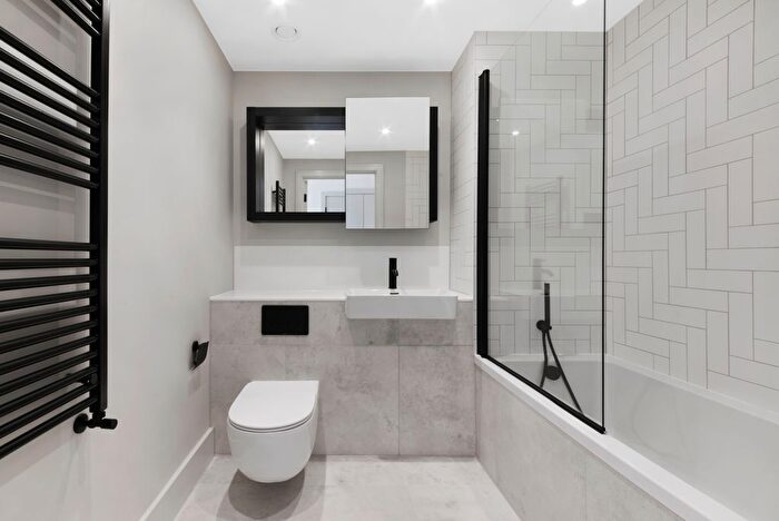 2 Bedroom Flat To Rent In Clifton Mansions, Park Avenue, NW2