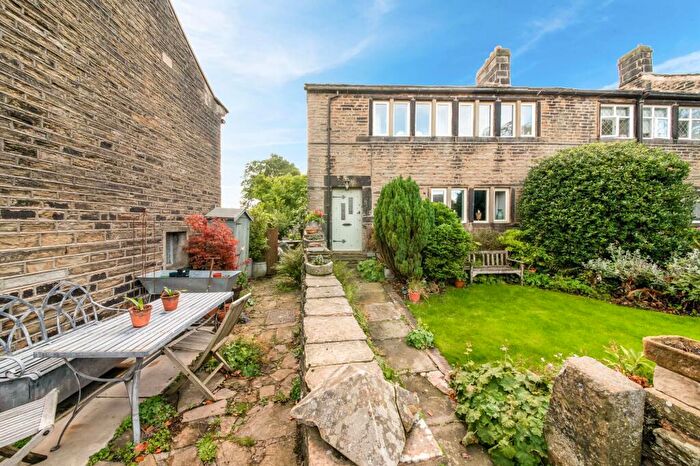 3 Bedroom Terraced House For Sale In Tanyard, Thurstonland, HD4