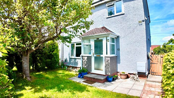 3 Bedroom Semi-Detached House For Sale In Fleur De Lys Avenue, Pontllanfraith, NP12