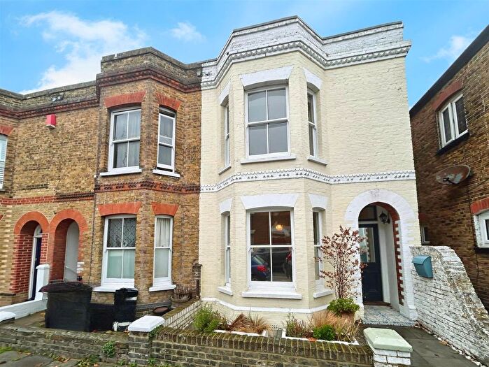 3 Bedroom End Of Terrace House For Sale In New Street, Herne Bay, CT6