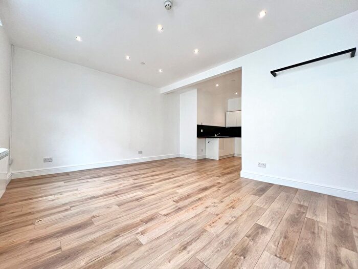 Studio To Rent In Station Road, Winchmore Hill, N21