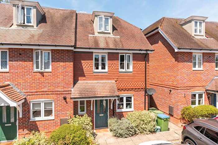 4 Bedroom End Of Terrace House To Rent In Foxhollow Close, Walton-On-Thames, KT12