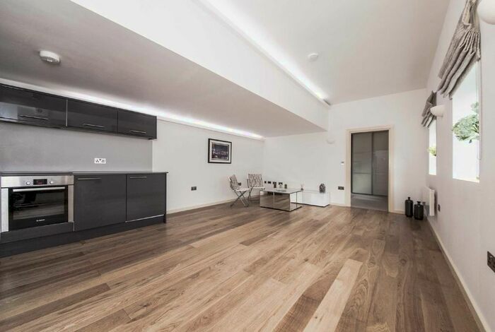 2 Bedroom Flat To Rent In North End Road, London, W14