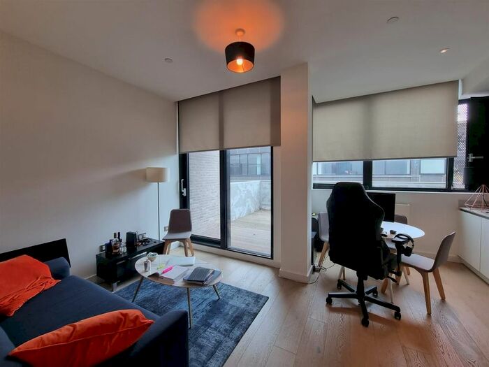 Studio To Rent In Highgate Hill, London, N19