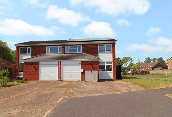 3 Bedroom Semi-Detached House For Sale In Barton Drive, Hedge End, SO30