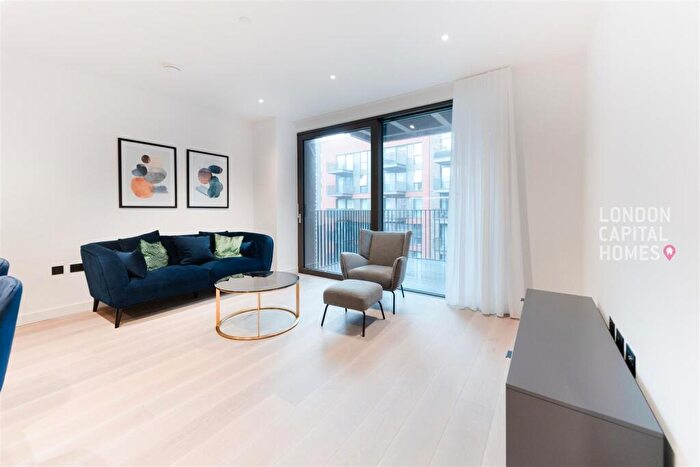 2 Bedroom Apartment To Rent In Legacy Building, Viaduct Gardens, London, SW11