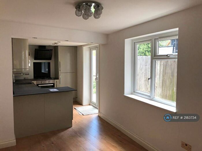 2 Bedroom Maisonette To Rent In Oval Road, East Croydon, CR0