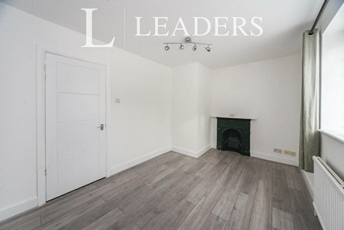 2 Bedroom Apartment To Rent In High Street South -, LU6