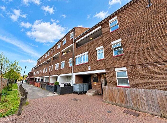 2 Bedroom Maisonette For Sale In Sandy Drive, Feltham, TW14